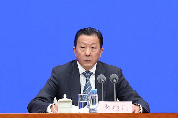 握住张秘书的双乳爽